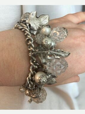 Vintage 1950’s Silver Tone Lucite Leaves Acorns Charm Bracelet Faux Pearls